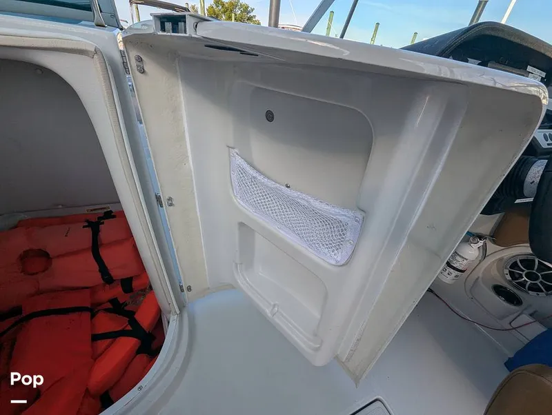 Slide: The Image of Crownline Boats E235XS 2023 - 16099628
