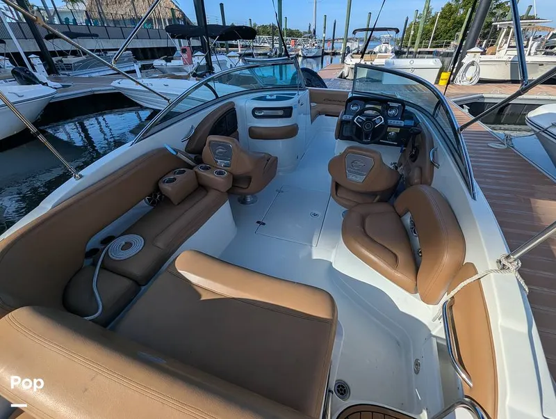 Slide: The Image of Crownline Boats E235XS 2023 - 16099604