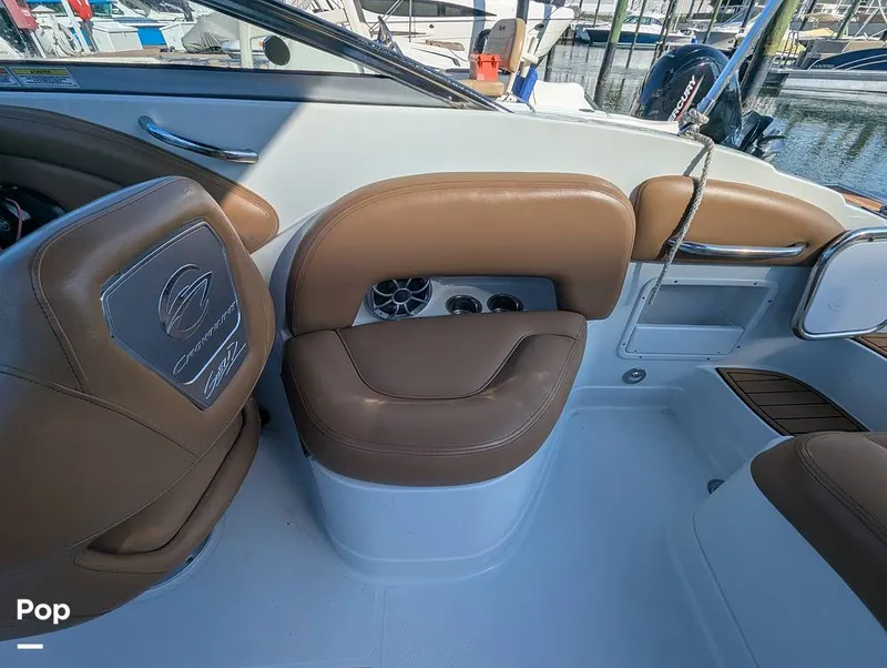 Slide: The Image of Crownline Boats E235XS 2023 - 16099634