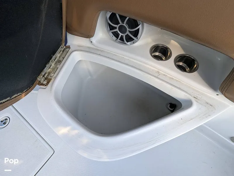 Slide: The Image of Crownline Boats E235XS 2023 - 16099635