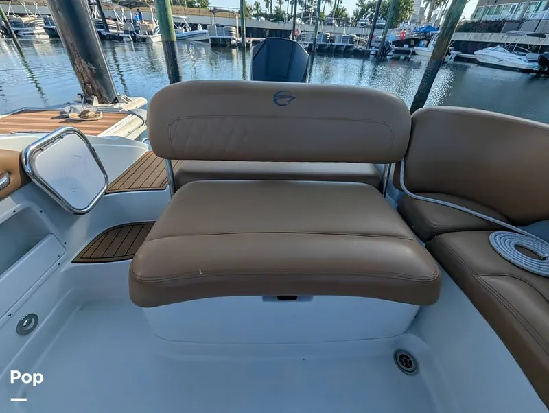 Slide: The Image of Crownline Boats E235XS 2023 - 16099638