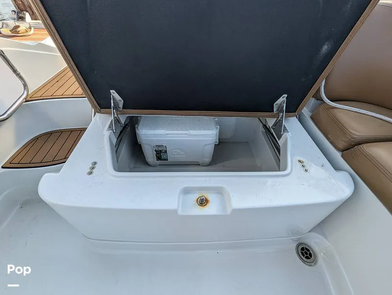 Slide: The Image of Crownline Boats E235XS 2023 - 16099639