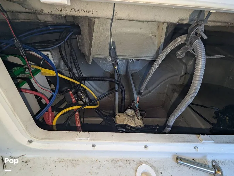 Slide: The Image of Crownline Boats E235XS 2023 - 16099642