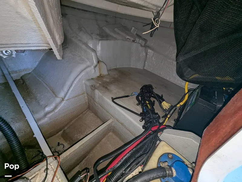 Slide: The Image of Crownline Boats E235XS 2023 - 16099643