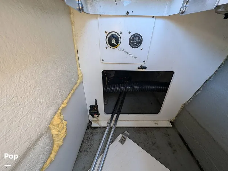 Slide: The Image of Crownline Boats E235XS 2023 - 16099650