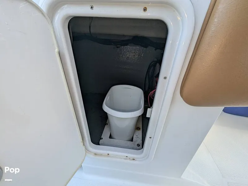 Slide: The Image of Crownline Boats E235XS 2023 - 16099652