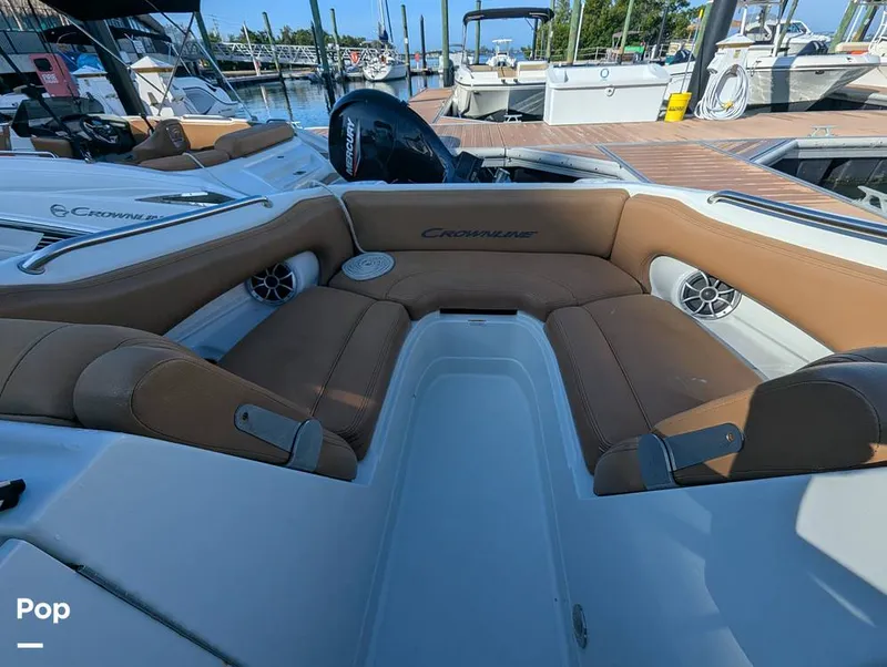 Slide: The Image of Crownline Boats E235XS 2023 - 16099654