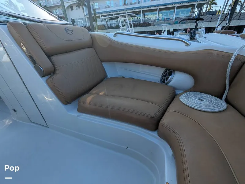 Slide: The Image of Crownline Boats E235XS 2023 - 16099655