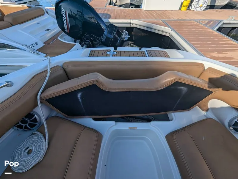 Slide: The Image of Crownline Boats E235XS 2023 - 16099656