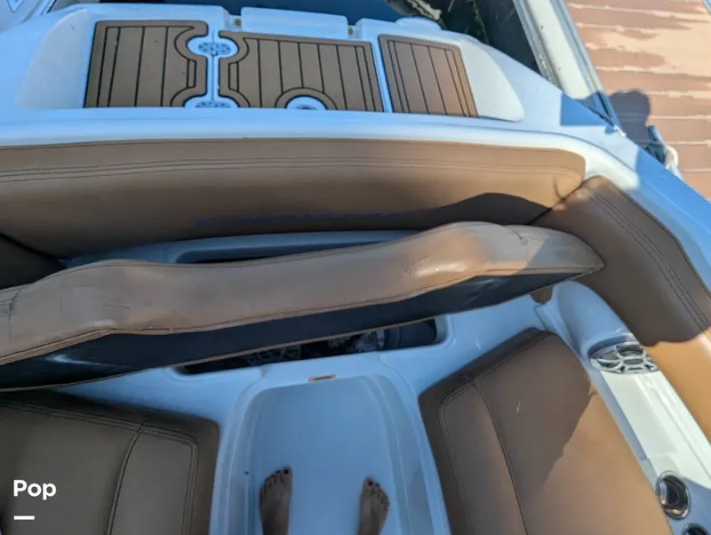 Slide: The Image of Crownline Boats E235XS 2023 - 16099658