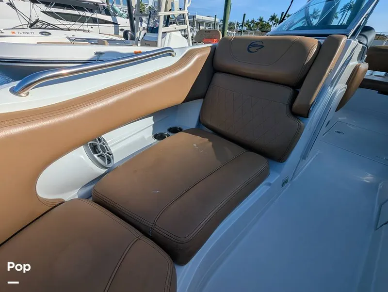 Slide: The Image of Crownline Boats E235XS 2023 - 16099659