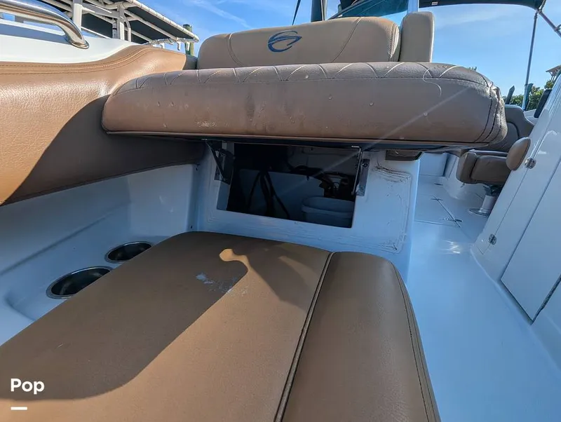 Slide: The Image of Crownline Boats E235XS 2023 - 16099660