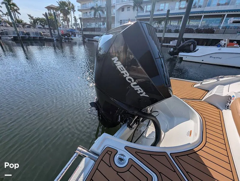 Slide: The Image of Crownline Boats E235XS 2023 - 16099607