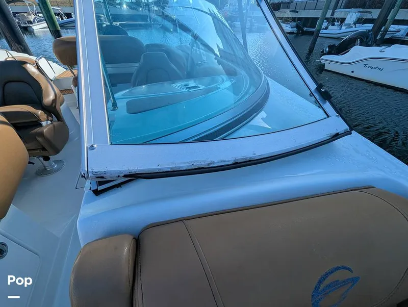 Slide: The Image of Crownline Boats E235XS 2023 - 16099666