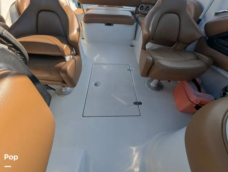 Slide: The Image of Crownline Boats E235XS 2023 - 16099667