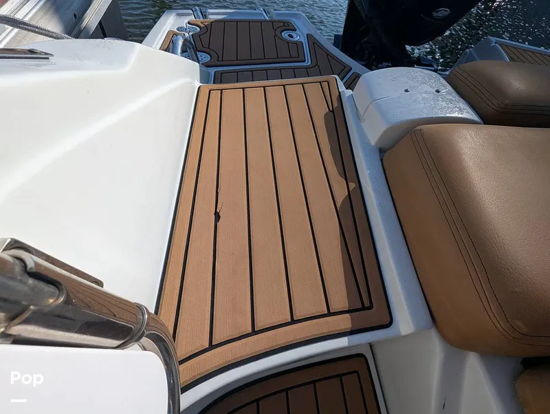 Slide: The Image of Crownline Boats E235XS 2023 - 16099670