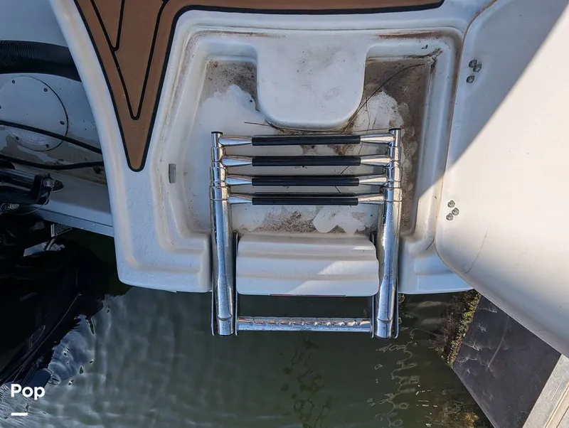 Slide: The Image of Crownline Boats E235XS 2023 - 16099674