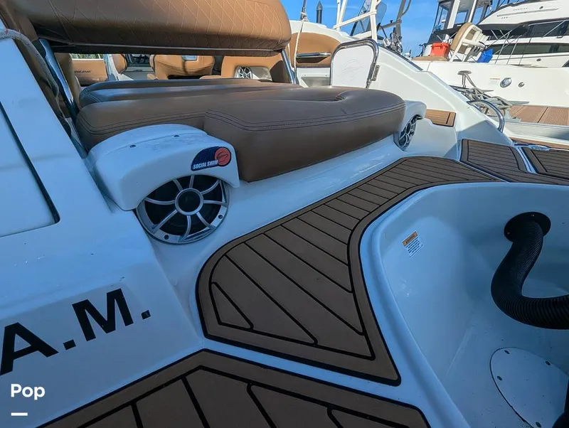 Slide: The Image of Crownline Boats E235XS 2023 - 16099675