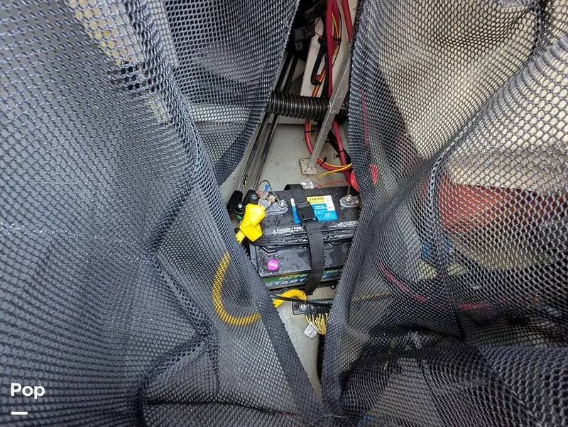 Slide: The Image of Crownline Boats E235XS 2023 - 16099678