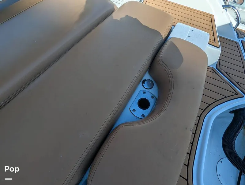 Slide: The Image of Crownline Boats E235XS 2023 - 16099679