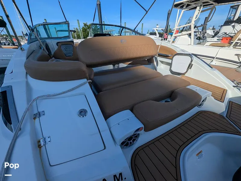 Slide: The Image of Crownline Boats E235XS 2023 - 16099681
