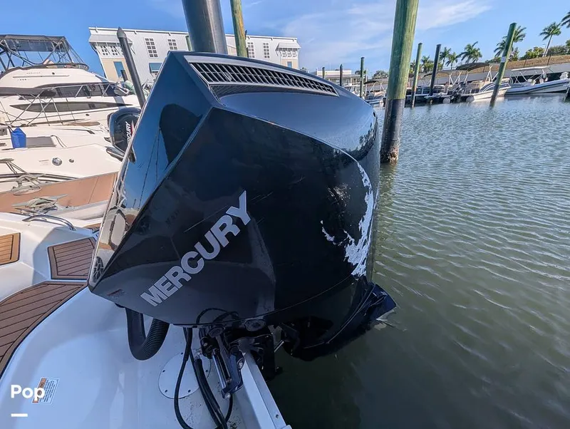 Slide: The Image of Crownline Boats E235XS 2023 - 16099683