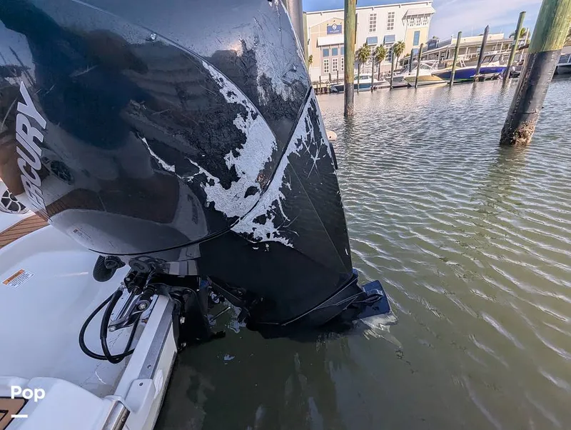 Slide: The Image of Crownline Boats E235XS 2023 - 16099684
