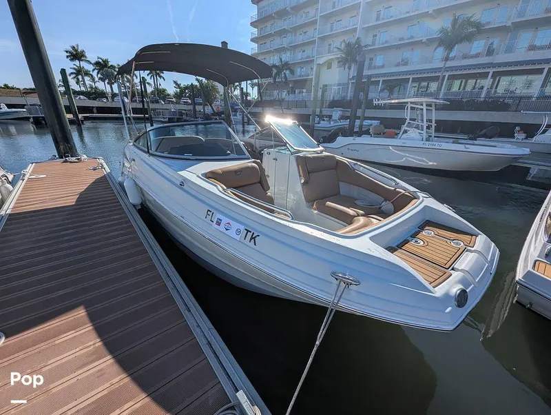 Slide: The Image of Crownline Boats E235XS 2023 - 16099691