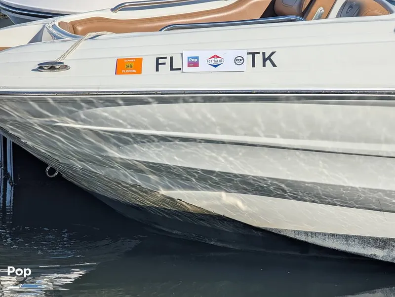 Slide: The Image of Crownline Boats E235XS 2023 - 16099701
