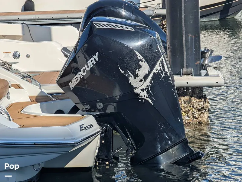 Slide: The Image of Crownline Boats E235XS 2023 - 16099704