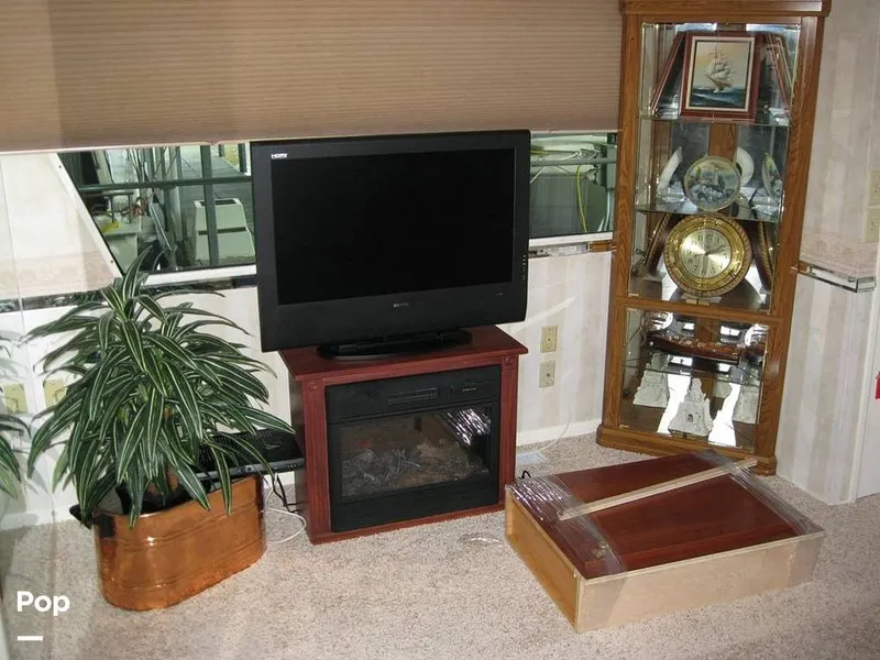 Slide: The Image of Main Cabin , Port Side - 16116084