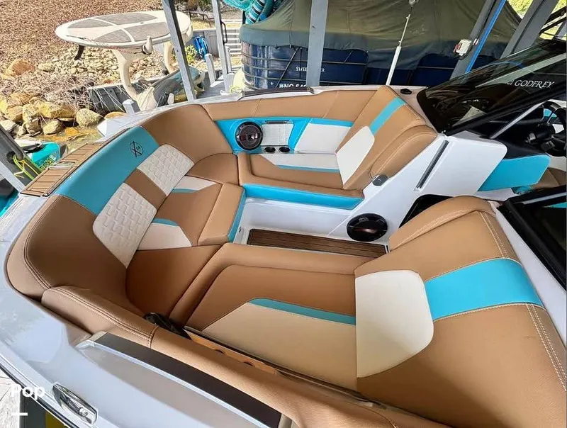 Slide: The Image of Mastercraft X24 2022 - 16120610