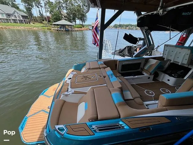 Slide: The Image of Mastercraft X24 2022 - 16215846