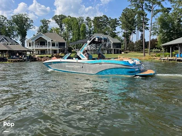 Slide: The Image of Mastercraft X24 2022 - 16215851
