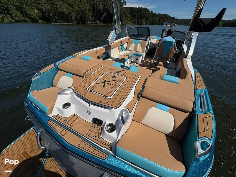 Slide: The Image of Mastercraft X24 2022 - 16120600