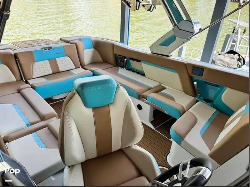 Slide: The Image of Mastercraft X24 2022 - 16120601