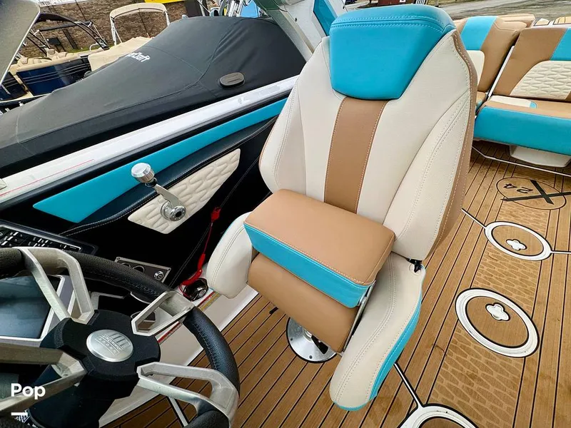 Slide: The Image of Captain's Chair - 16236941