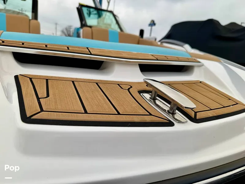 Slide: The Image of Cleats - Pop-up - 16236944