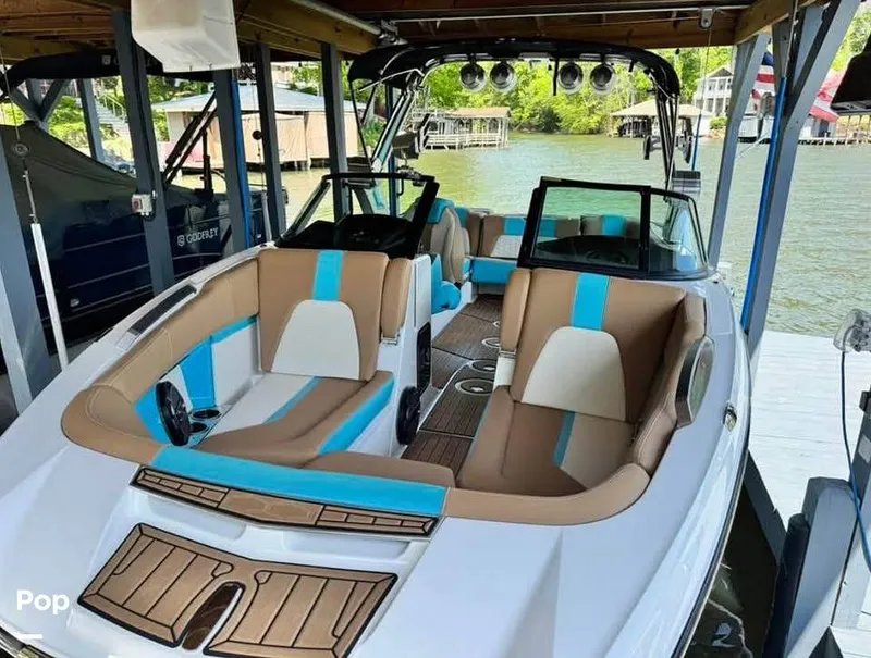 Slide: The Image of Mastercraft X24 2022 - 16120603