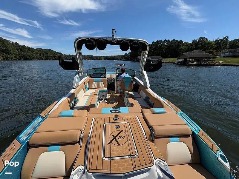 Slide: The Image of Mastercraft X24 2022 - 16120605