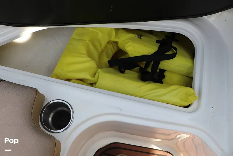 Slide: The Image of Bayliner VR5 I/O 2023 - 16130469