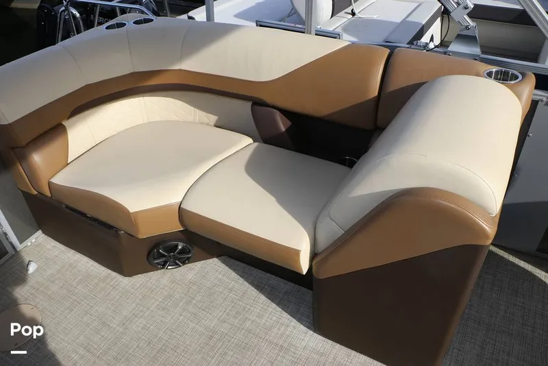 Slide: The Image of Lowe SS 230 W 2024 - 16130690