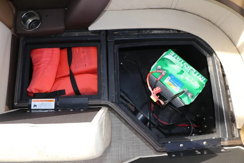 Slide: The Image of Lowe SS 230 W 2024 - 16130694