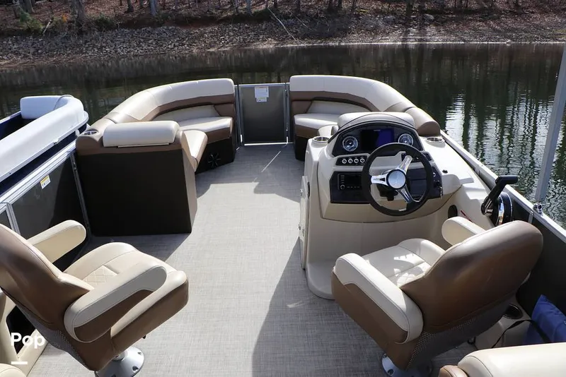 Slide: The Image of Lowe SS 230 W 2024 - 16130696