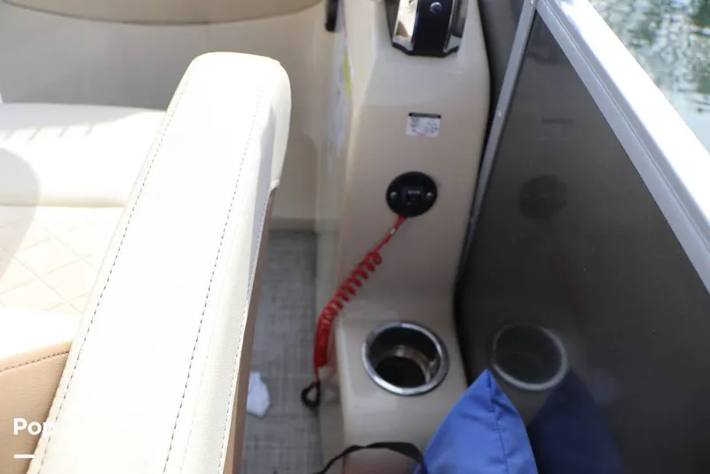 Slide: The Image of Lowe SS 230 W 2024 - 16130700