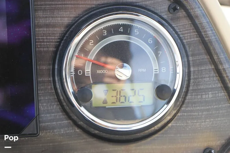 Slide: The Image of Lowe SS 230 W 2024 - 16130701