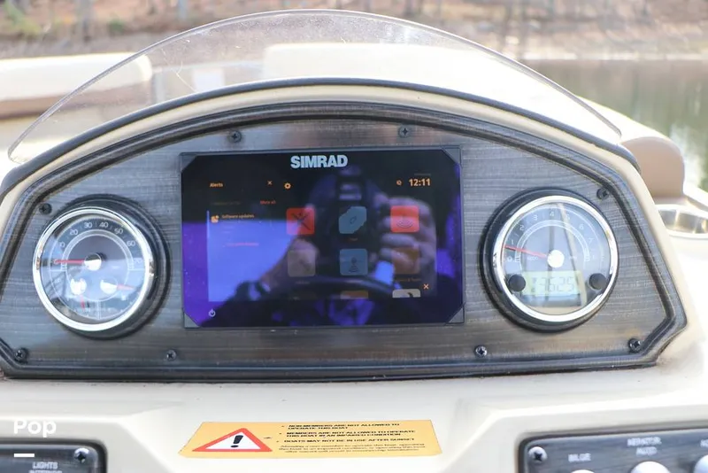 Slide: The Image of Lowe SS 230 W 2024 - 16130707