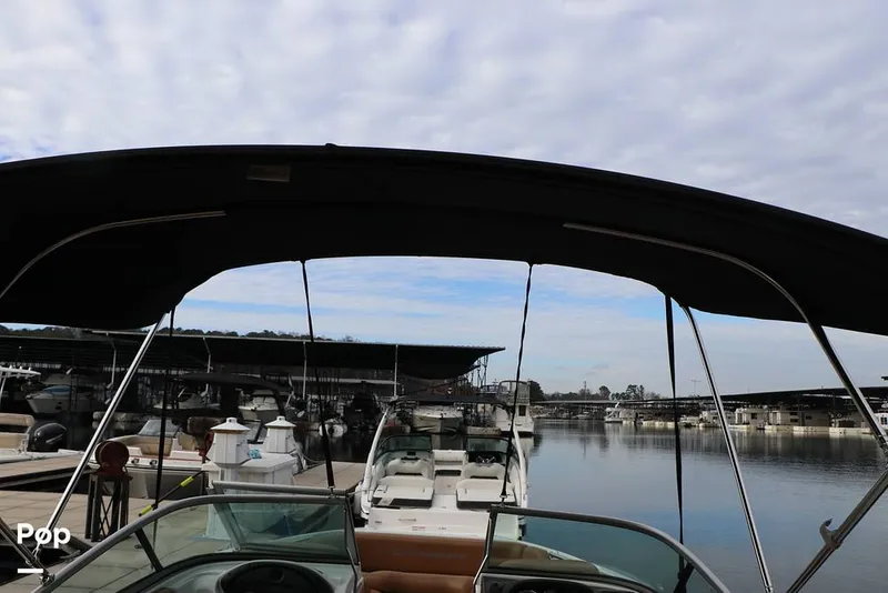 Slide: The Image of Crownline Boats E 215XS 2023 - 16109380