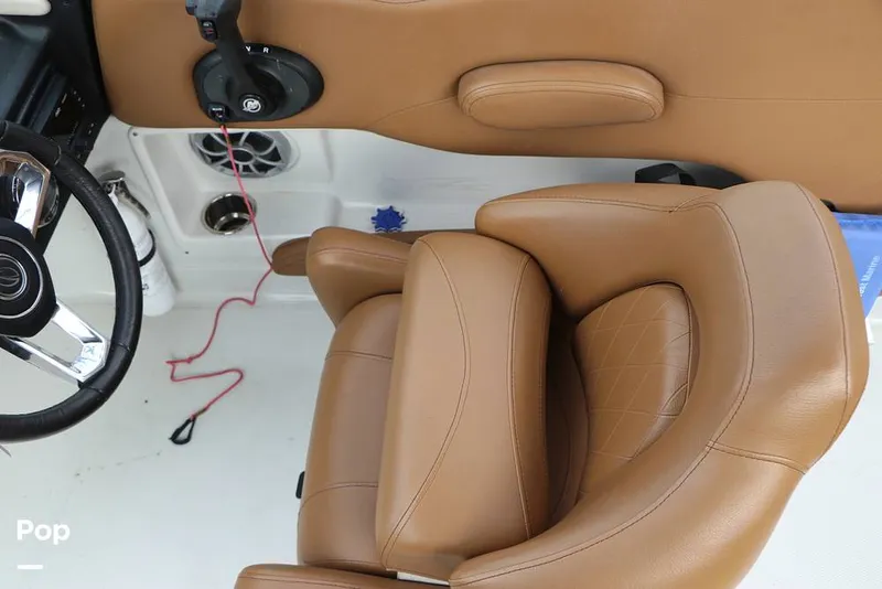 Slide: The Image of Crownline Boats E 215XS 2023 - 16109390