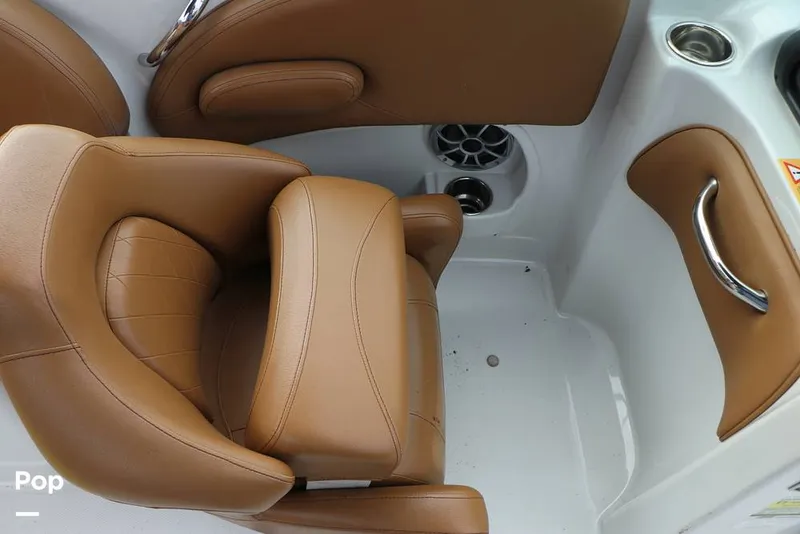 Slide: The Image of Crownline Boats E 215XS 2023 - 16109395